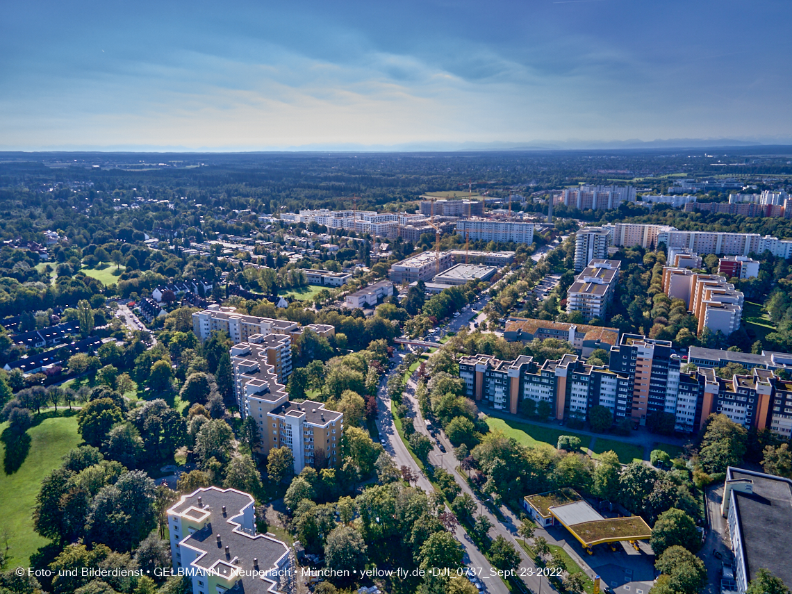 23.09.2022 - Karl-Marx-Ring 53-53c und Studentenwohnheim und Marx-Zentrum in Neuperlach
